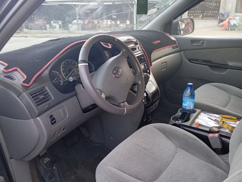 Thumbnail 4 of 2005 Toyota Sienna LE